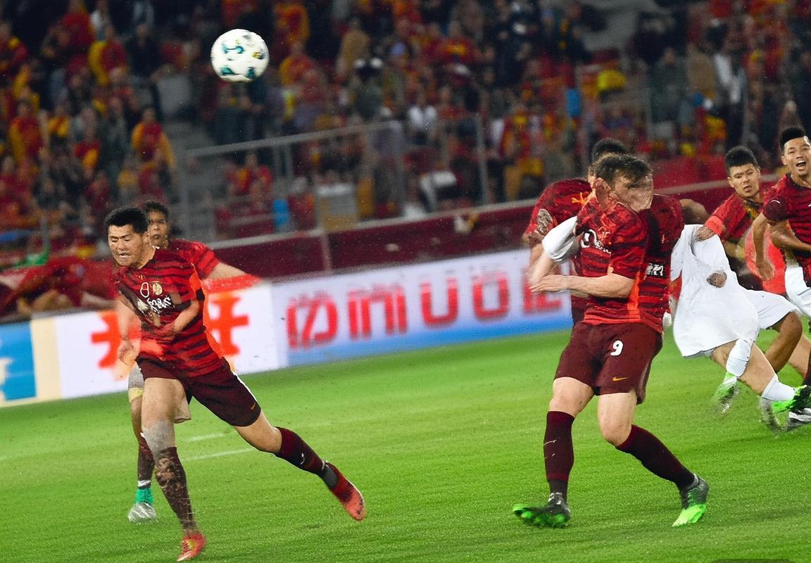 2018赛季富力恒大巅峰对决：经典战役解析与启示(图2)